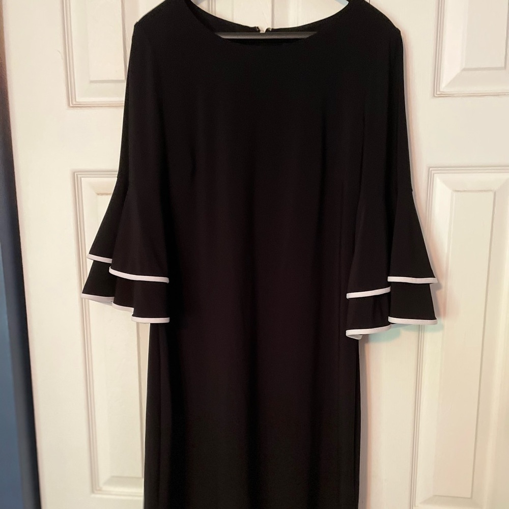 Dress with bell sleeves